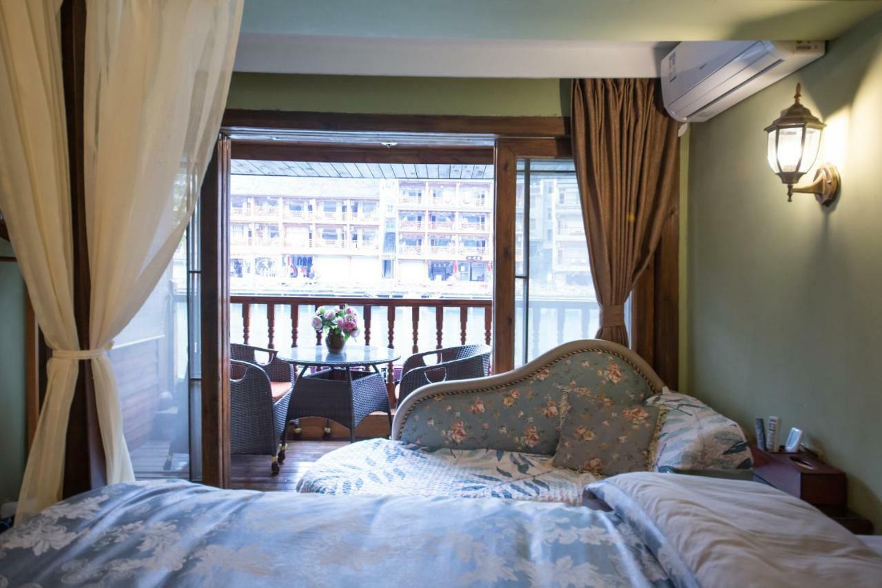 Flower Time Inn Fenghuang Eksteriør billede