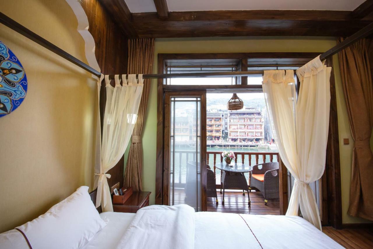 Flower Time Inn Fenghuang Eksteriør billede