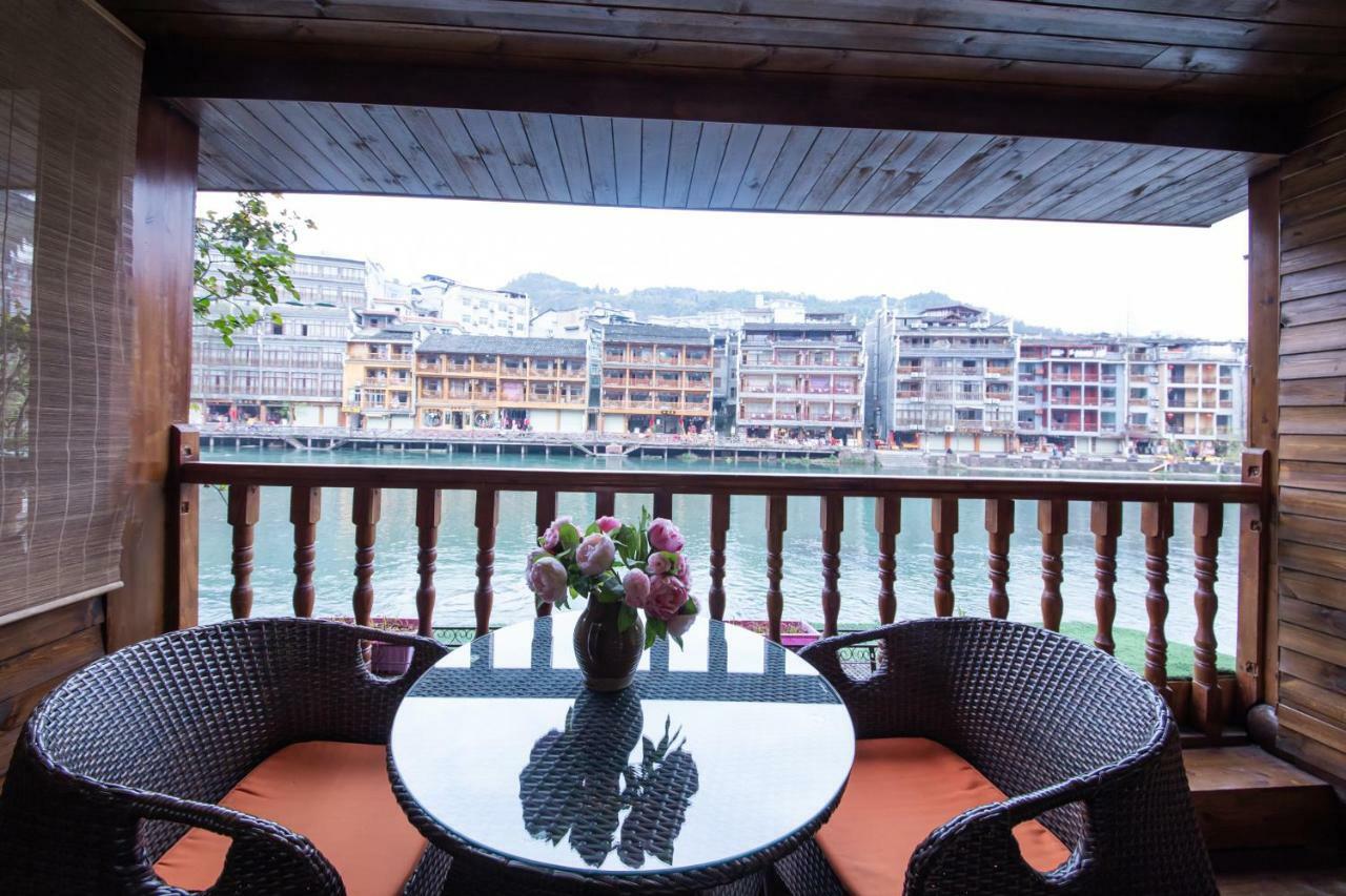 Flower Time Inn Fenghuang Eksteriør billede