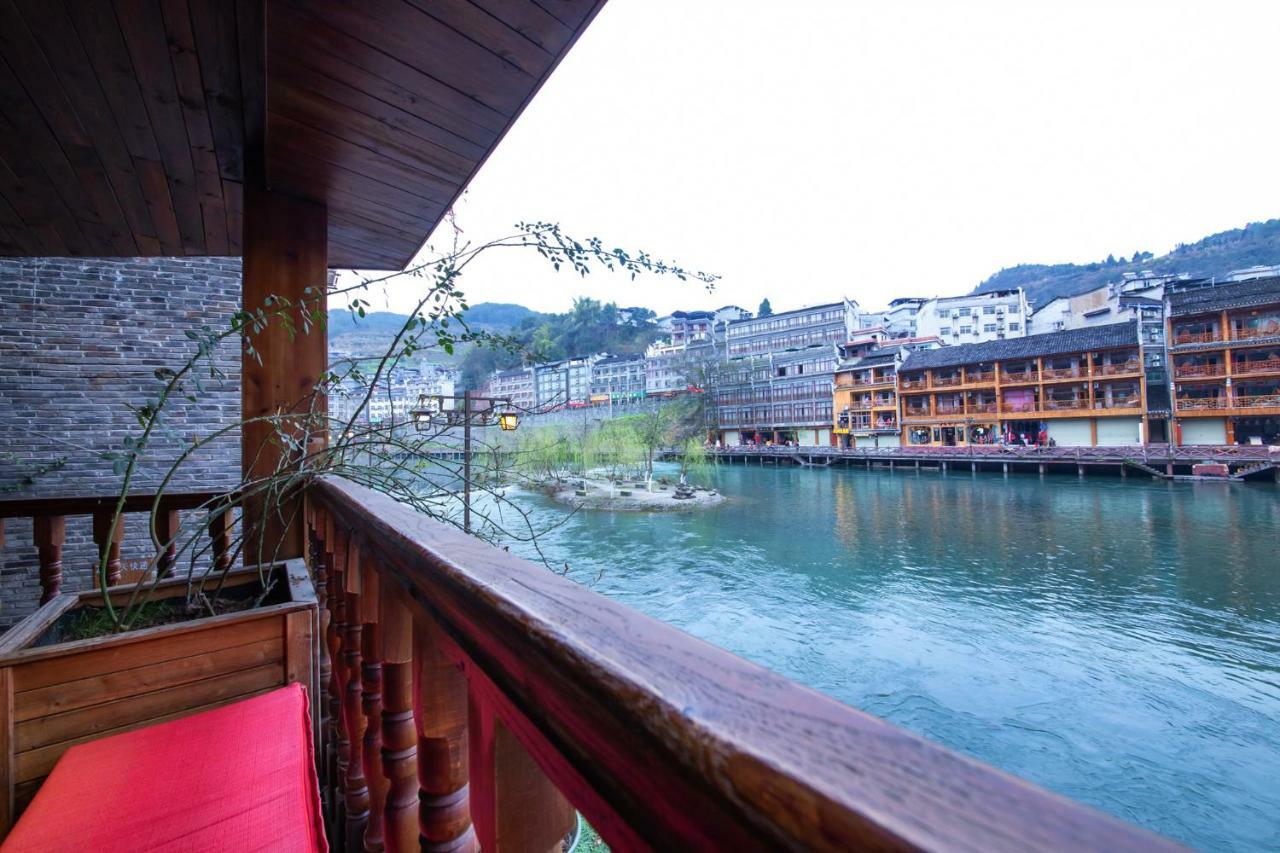 Flower Time Inn Fenghuang Eksteriør billede