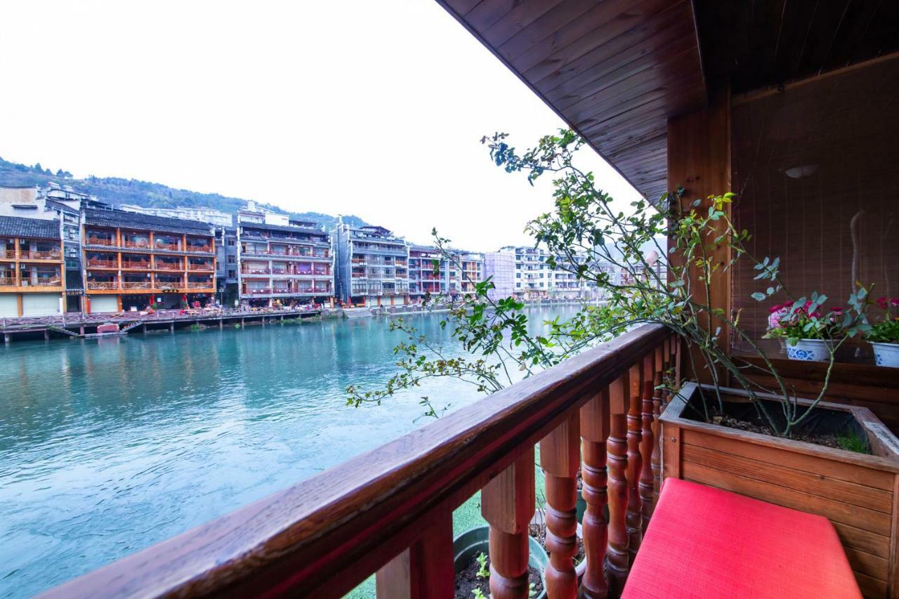 Flower Time Inn Fenghuang Eksteriør billede