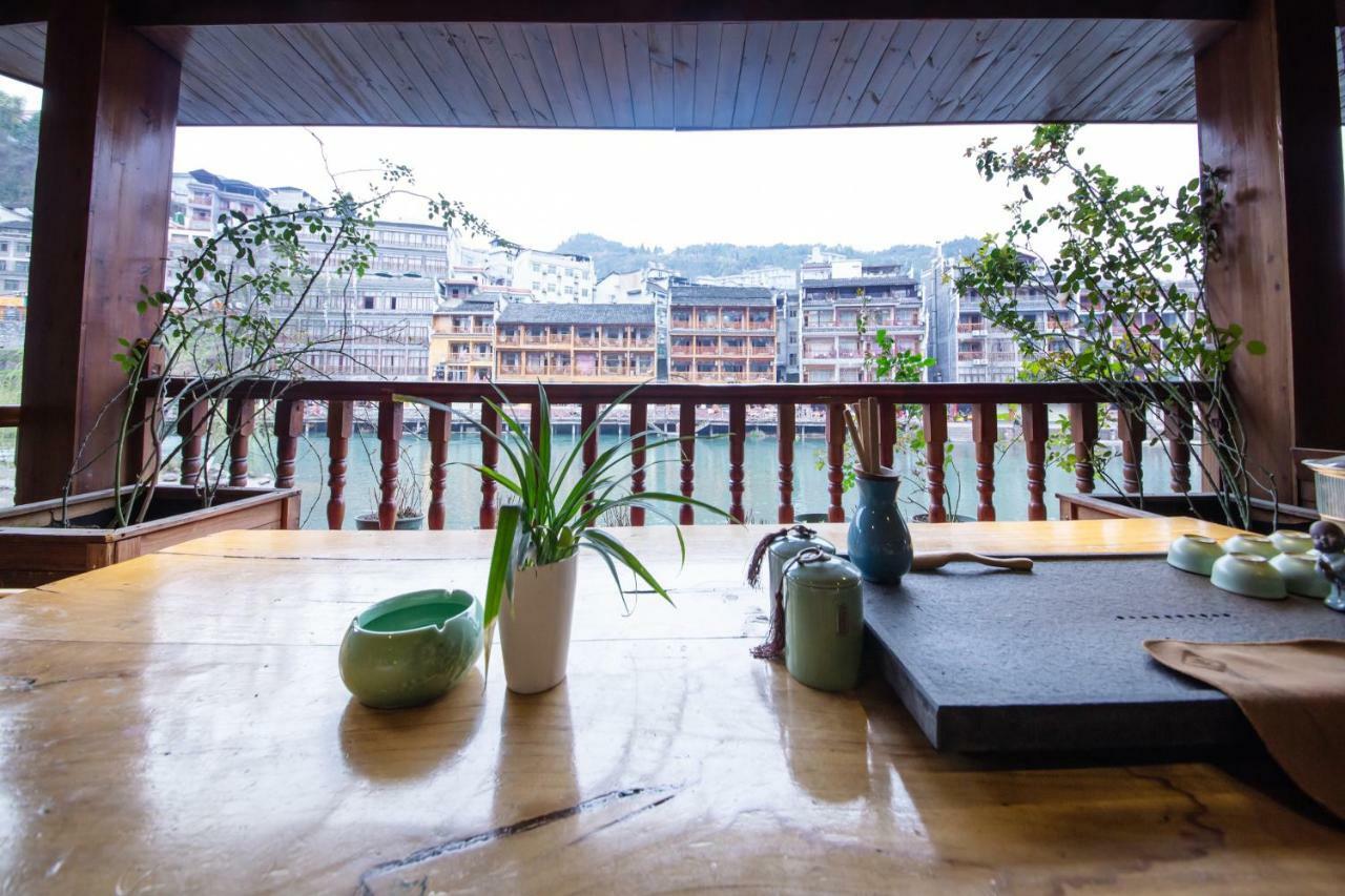 Flower Time Inn Fenghuang Eksteriør billede